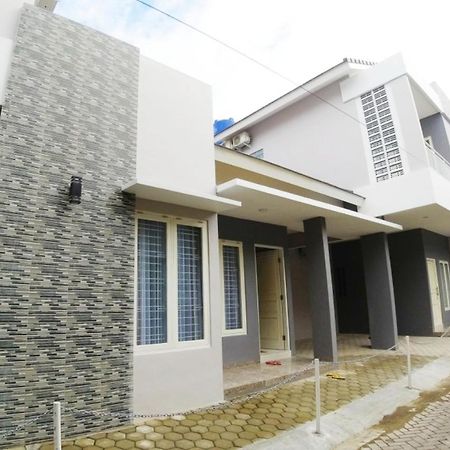 Omah Bondi Family Homestay By Fh Stay Джокьякарта Экстерьер фото