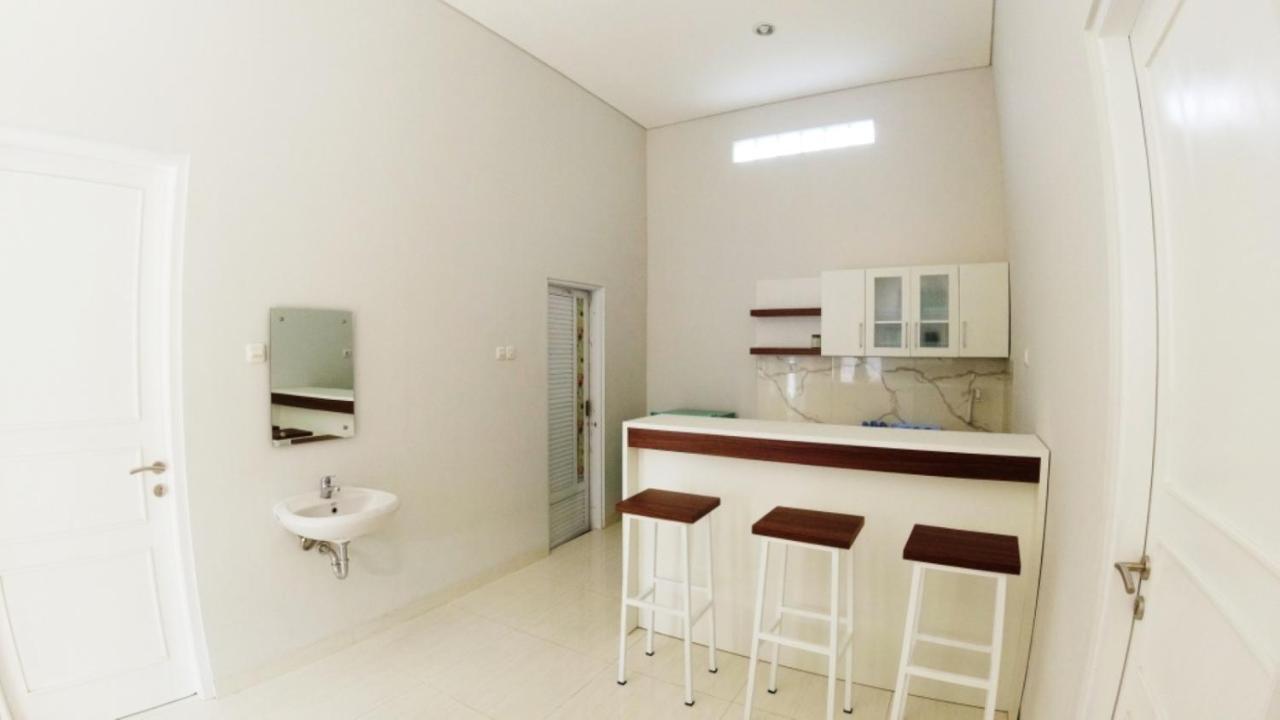 Omah Bondi Family Homestay By Fh Stay Джокьякарта Экстерьер фото